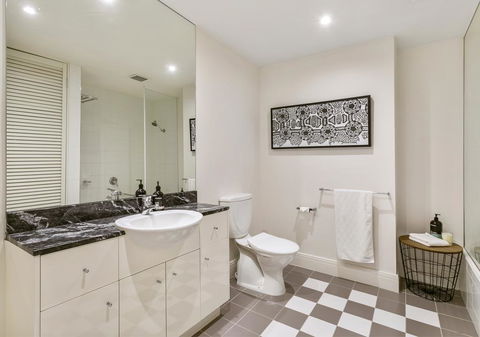 South Yarra Delight - Car Park, Wifi And Swimming Pool - QLD Tourism 3