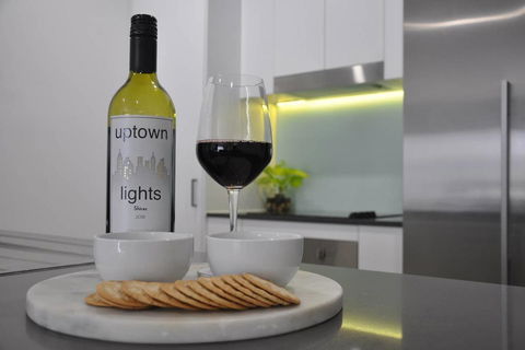 Spacious 2 Bed 2 Bath Unit - LUMA APARTMENTS - QLD Tourism 1
