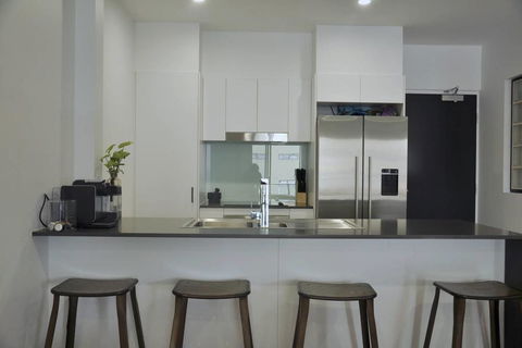 Spacious 2 Bed 2 Bath Unit - LUMA APARTMENTS - QLD Tourism 3