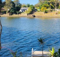 Spacious 2 Bedroom Beach Side Apartment - Close to shopping Centre with Coles Health Food Shop Sushi Pizza Cafes Hairdresse - QLD Tourism