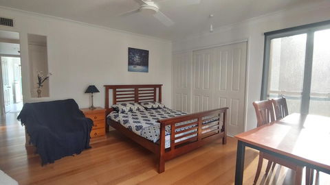 Spacious 2 Bedroom Unit, Private Bath, Kitchen, RV Parking On 5 Acres, 10 Min To Fraser Island Barge - Queensland Tourism 1