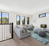 Spacious 4-Bed House with Parking and Backyard - QLD Tourism