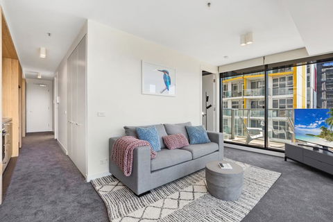 Spacious And Sunny Modern Apartment With City View - QLD Tourism 2