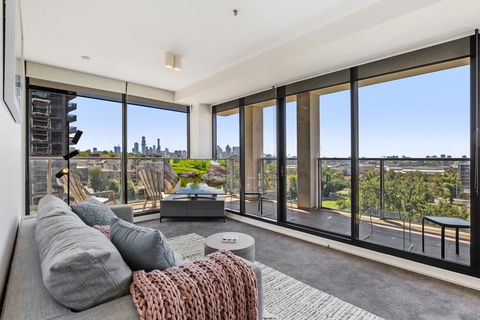 Spacious And Sunny Modern Apartment With City View - QLD Tourism 0