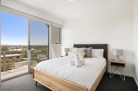 Spacious Apartment With Generous Entertaining - QLD Tourism 2