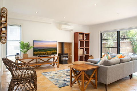 Spacious Home In The Heart Of Avalon Beach - Queensland Tourism 3