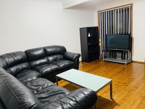 Spacious Townhouse In Wollongong - Queensland Tourism 1
