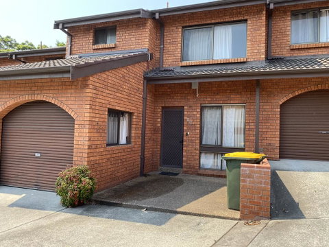 Spacious Townhouse In Wollongong - QLD Tourism 3