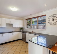 Spacious Modern  Walk to the Beach - QLD Tourism