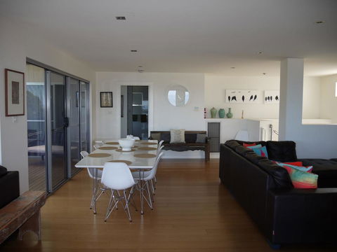Spectacular Holiday Living - Queensland Tourism 1