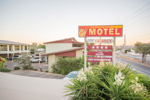 Spinifex Motel And Serviced Apartments - Queensland Tourism 3
