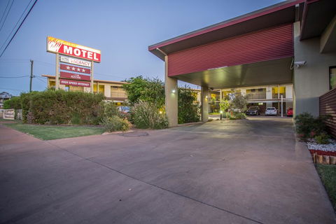 Spinifex Motel And Serviced Apartments - Queensland Tourism 1