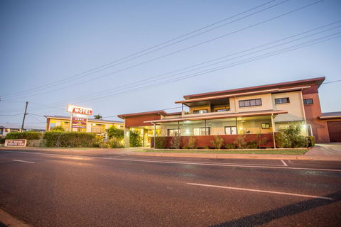 Spinifex Motel And Serviced Apartments - Queensland Tourism 0