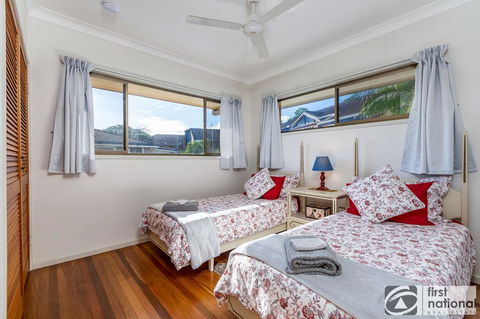 Spoil Yourself With The Perfect Position Of This First Floor Unit - QLD Tourism 2