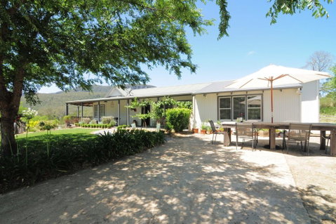 Spring Grove Dairy - Picturesque Views! - QLD Tourism 0