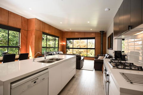 Springbrook25 Upper Apartment - Queensland Tourism 2