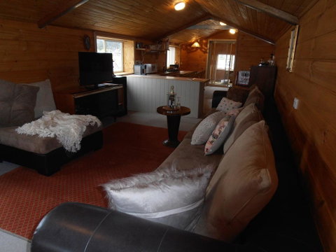 Springmead Rustic Cabin - QLD Tourism 3