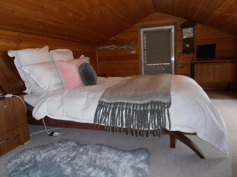 Springmead Rustic Cabin - QLD Tourism 2