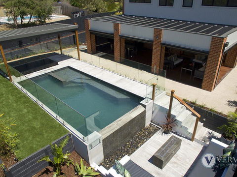 St Tropez - QLD Tourism 0