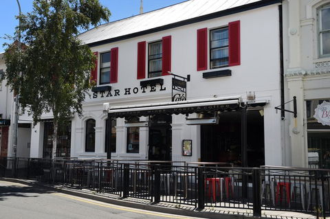 Star Bar Cafe & Hotel - QLD Tourism 0