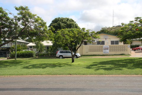 Star Inn Accommodation - Queensland Tourism 2