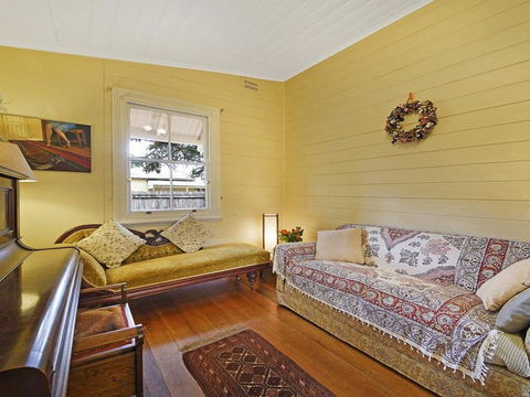 Station Masters Cottage - Classic Quaint & Nostalgia - Queensland Tourism 2