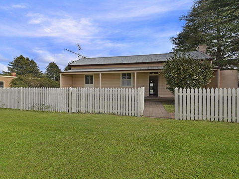 Station Masters Cottage - Classic Quaint & Nostalgia - Queensland Tourism 0