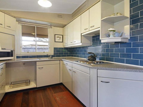 Station Masters Cottage - Classic Quaint & Nostalgia - Queensland Tourism 1