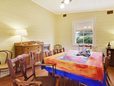Station Masters Cottage - Classic Quaint & Nostalgia - Queensland Tourism 3