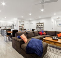 StayCentral - Rosanna Luxurious Mansion - QLD Tourism