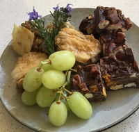 Stephanies Country Cottages - Queensland Tourism