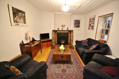 Stonewall Cottage - QLD Tourism 2