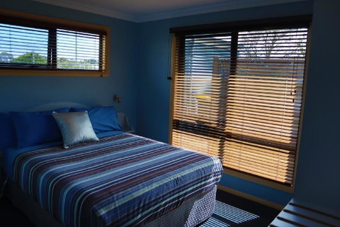 Strahan Bungalows - QLD Tourism 1