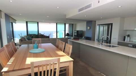 Strand Beachside 701 - QLD Tourism 1