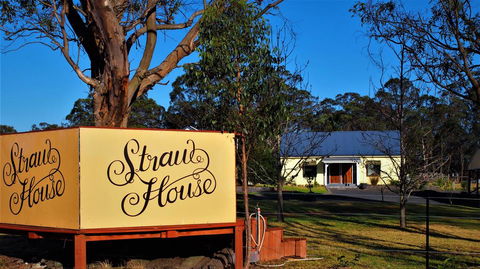 Straw House B And B - Queensland Tourism 0