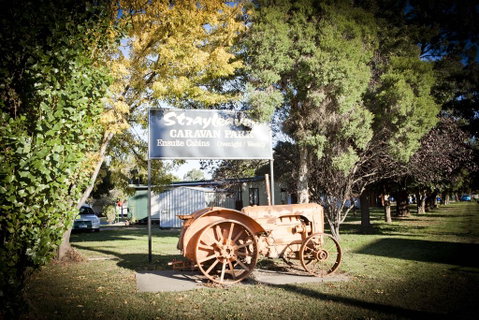 Strayleaves Caravan Park - QLD Tourism 0