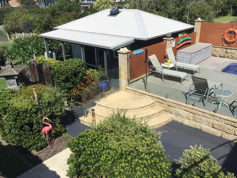 Studio Cabana On Golf In Mollymook - QLD Tourism 3