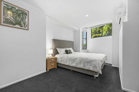 Stunning Beach Front Villa At Castaway Cove - QLD Tourism 1