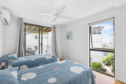 Stunning Beach Front Villa At Castaway Cove - QLD Tourism 3