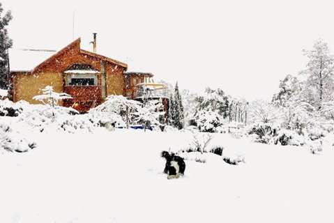 STUNNING HOME WITH AMAZING VIEWS - Just 20 Mins To The City And Only 10 To MONA! - QLD Tourism 0