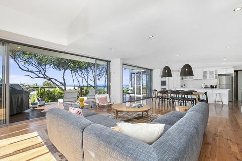 Stunning Seaviews, Sunshine Beach - QLD Tourism 1