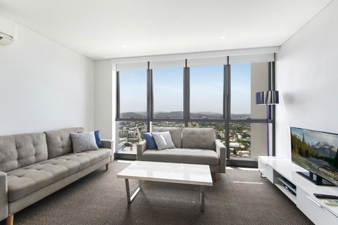 Stunning Views On The 41st Floor - QLD Tourism 0