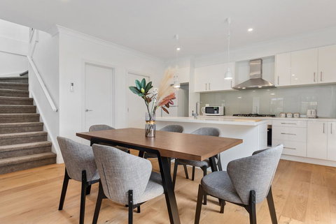 Style, Comfort And Convenience - QLD Tourism 1