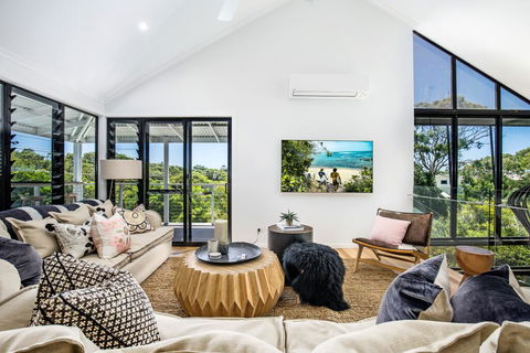 Stylish And Spacious Masterpiece, Sunshine Beach - QLD Tourism 2