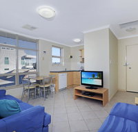 Stylish Comfortable 2 bdrm Glenelg North - QLD Tourism