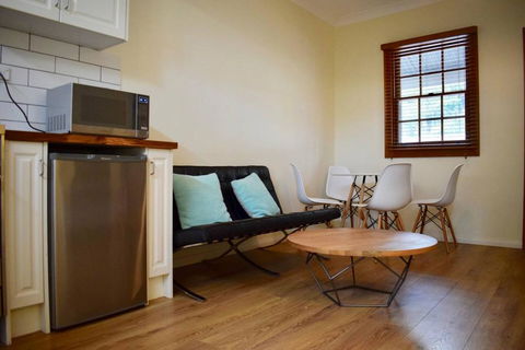 Stylish Cute Cottage In McMahons Point - QLD Tourism 0