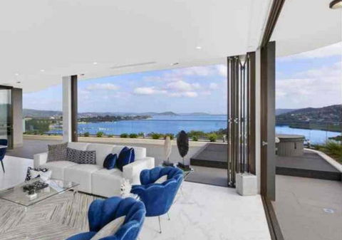 Stylish Penthouse With Views & Jacuzzi - QLD Tourism 1