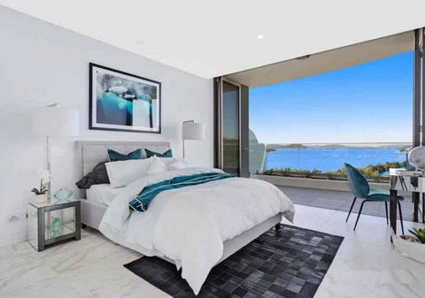 Stylish Penthouse With Views & Jacuzzi - QLD Tourism 3