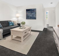 Stylish Split Level Apartment 13 Minutes From City - QLD Tourism