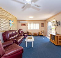 Stylish Unit Opposite Foreshore - Sylvan Beach Esp Bellara - QLD Tourism
